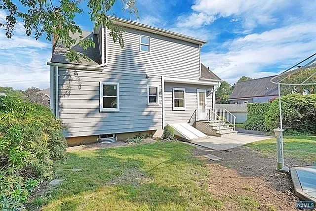 180 Vanderburgh Ave — Photo 4
