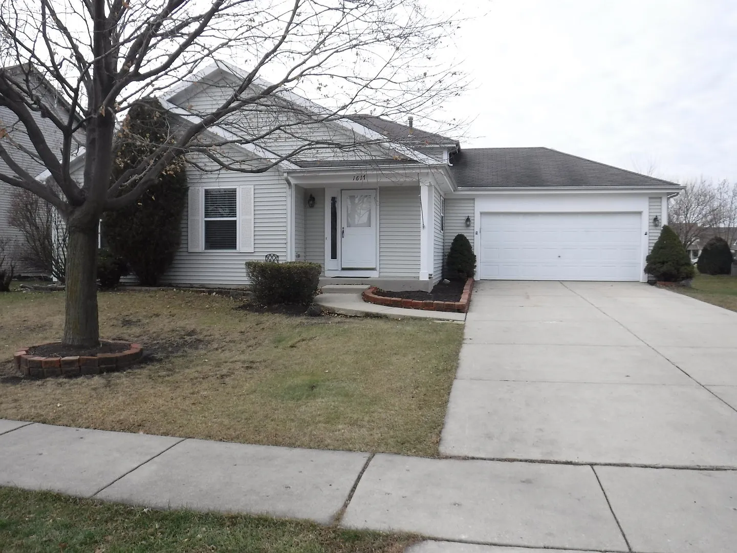 1617 Brighton Ln photo 1