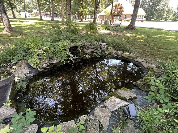 5th image of 105 Jill Dr