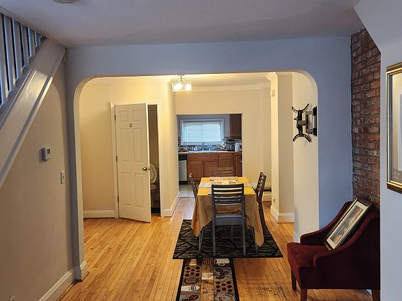 3rd image of 3423 Mount Pleasant Ave