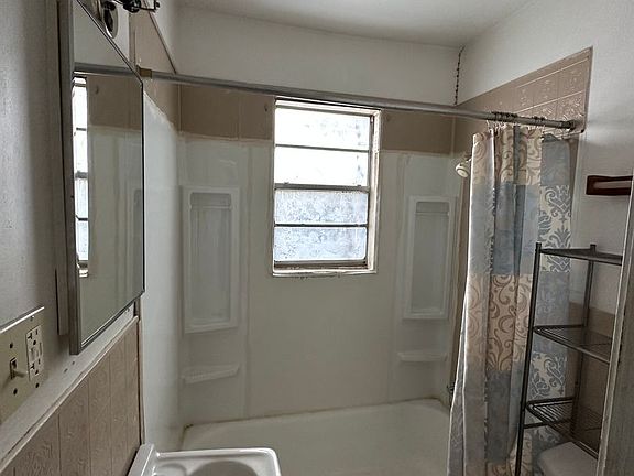 4th image of 106 N 15th St