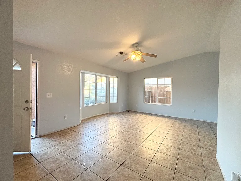 34 Barbados Ct — Photo 2
