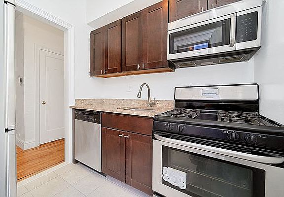 4th image of 121 Seaman Ave APT 6b