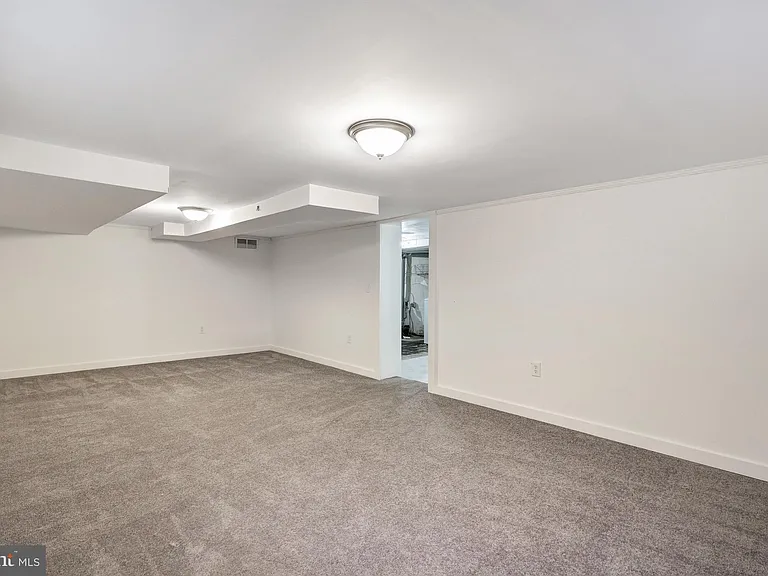 3916 Military Rd — Photo 37