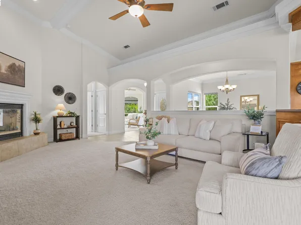 2110 Cadjew St, Redding, CA 96003