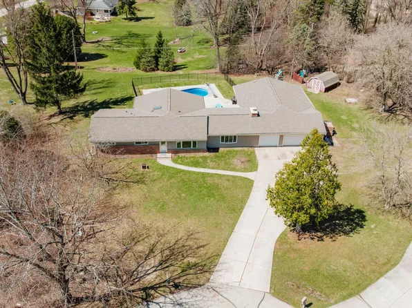 2985 Emery DRIVE, Brookfield, WI 53005