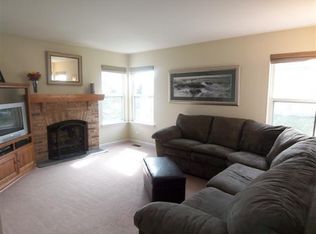 370 Lexington Ln, Grayslake, IL