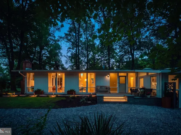 2400 Sherwood Hall Ln, Alexandria, VA 22306