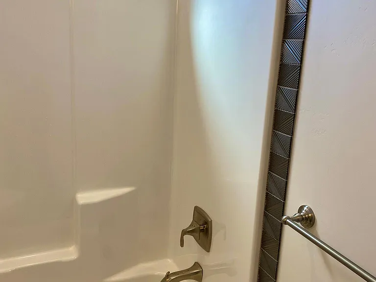 Second bedroom ensuite bath