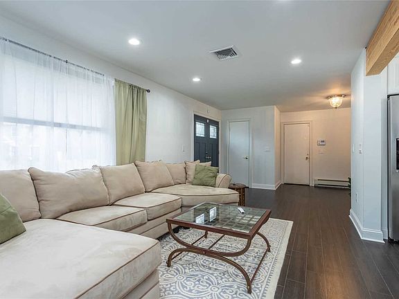 4th image of 1 Salisbury Dr N