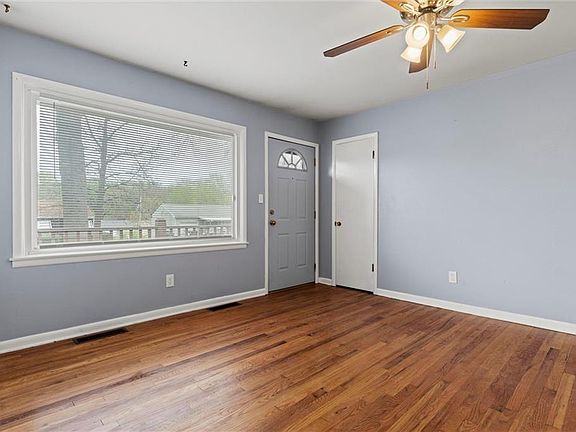 5th image of 204 N Kendall Dr