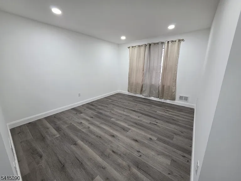 260 Trenton Ave — Photo 20