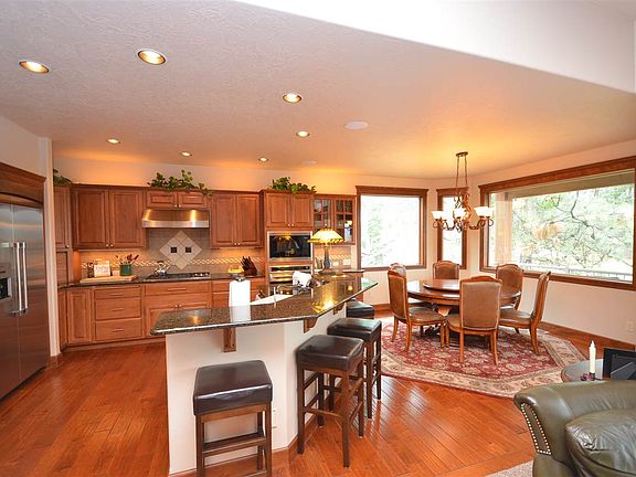 5th image of 913 N King James Ln