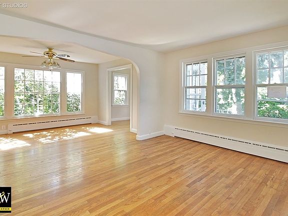 5th image of 1319 N Pleasant Dr