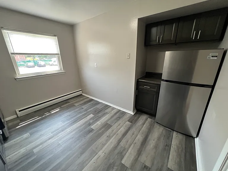 824 Cedar Ln — Photo 3