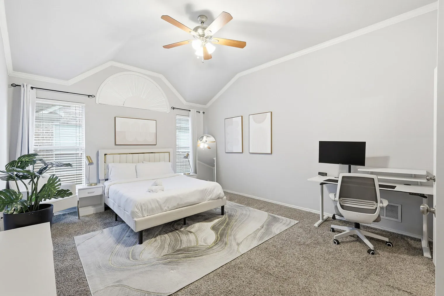 5 bed, 2.0 bath, 23153 sqft, $6,763 — Photo 2