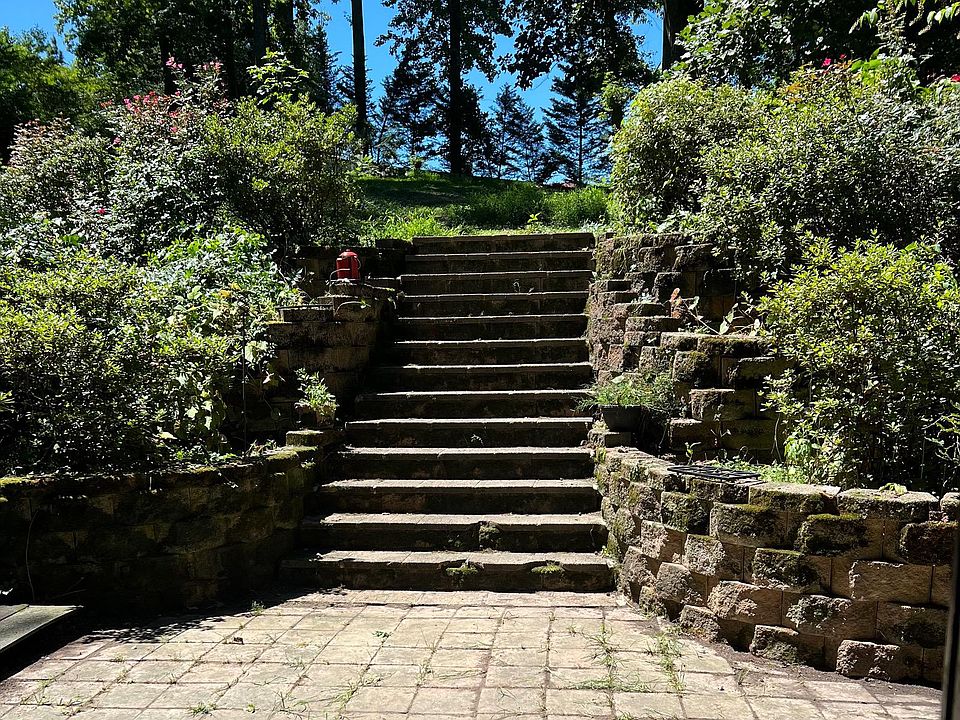 2nd image of 14609 Cambridge Dr