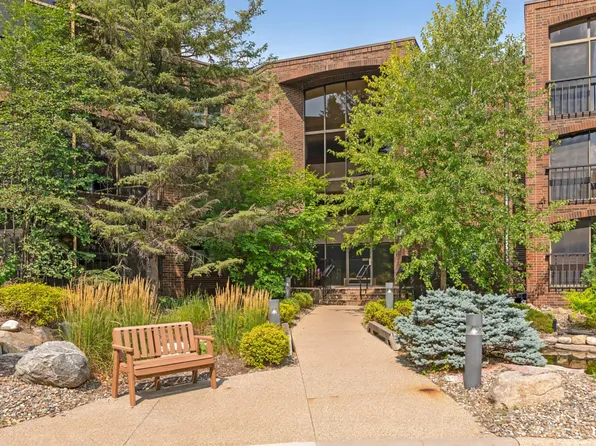 5601 Dewey Hill Rd APT 203, Edina, MN 55439
