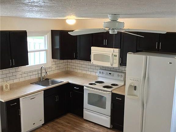 4th image of 200 Oakwood Ln