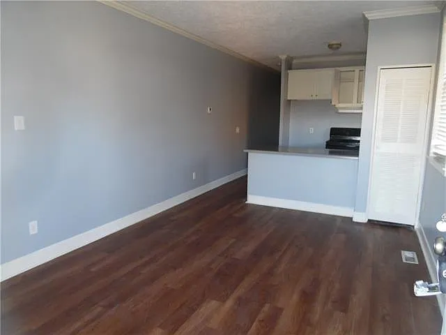 3 bed, 2.0 bath, 861 sqft, $1,400 — Photo 2