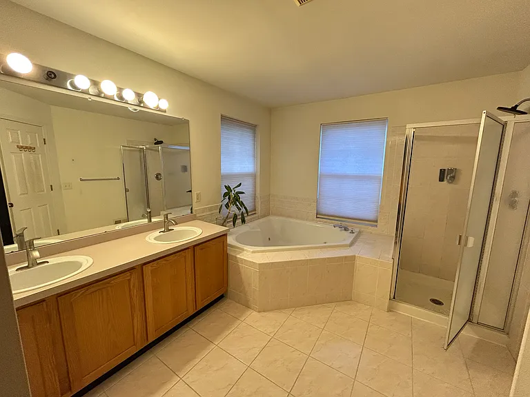 240 Kensington Dr — Photo 12