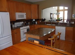 18483 Farmstead Cir, Eden Prairie, MN 55347