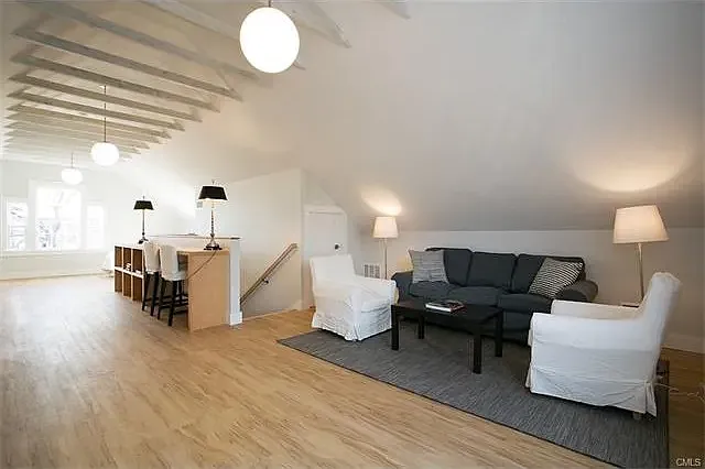 1 bed, 742 sqft, $2,595 — Photo 3