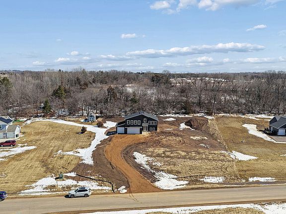 3rd image of 739 Magoo Rd