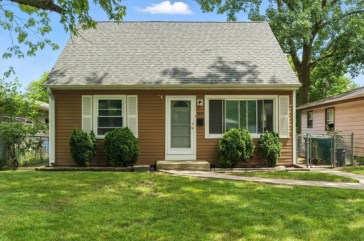 3221 Gideon Ave photo 1
