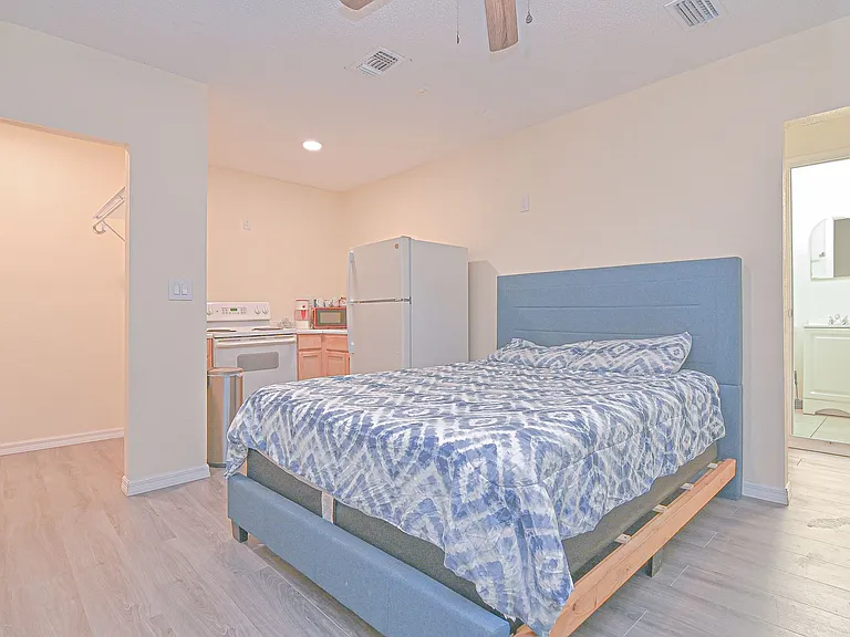 509 Cardinal Dr #LOFT — Photo 2