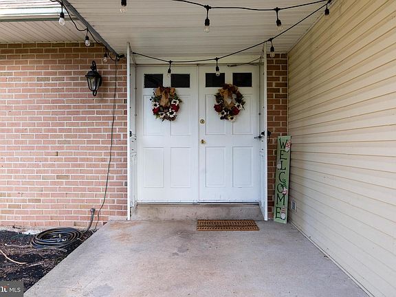 3rd image of 1141 Grandview Cir