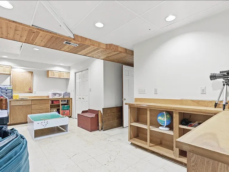 11002 Warwickshire Dr — Photo 28