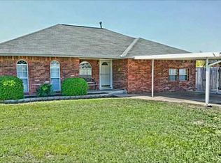1016 NW 19th St, Moore, OK 73160