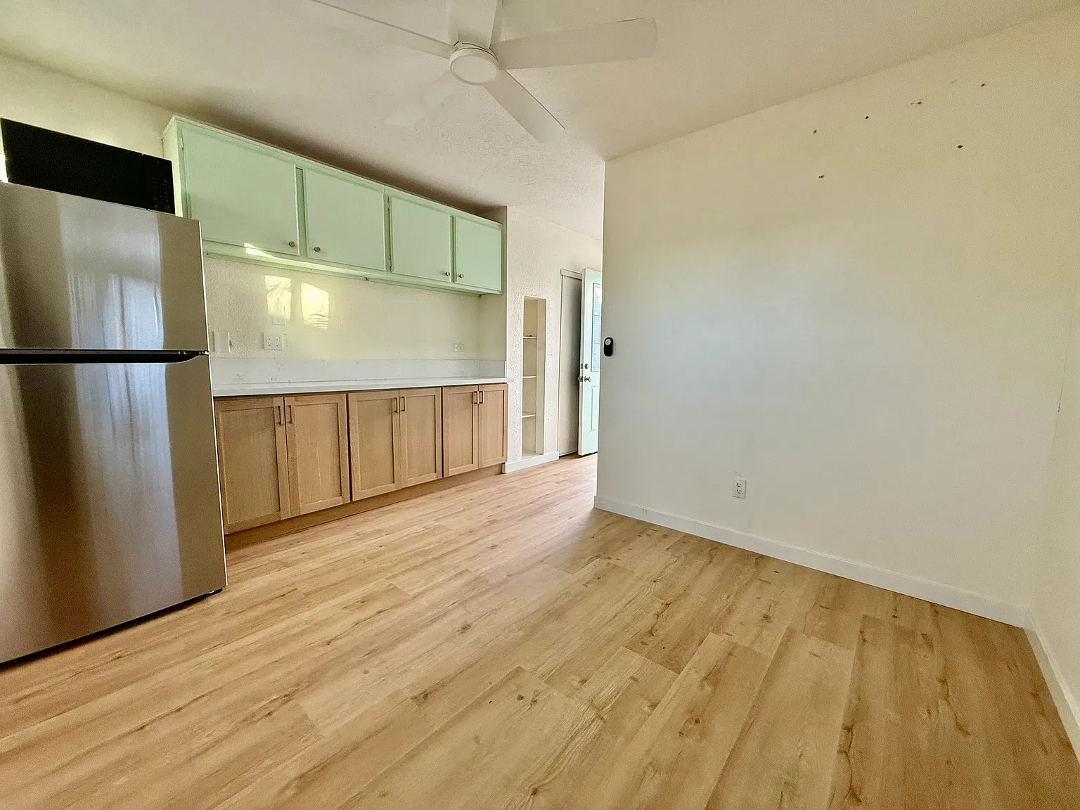 Studio, 300 sqft, $1,650 — Photo 2