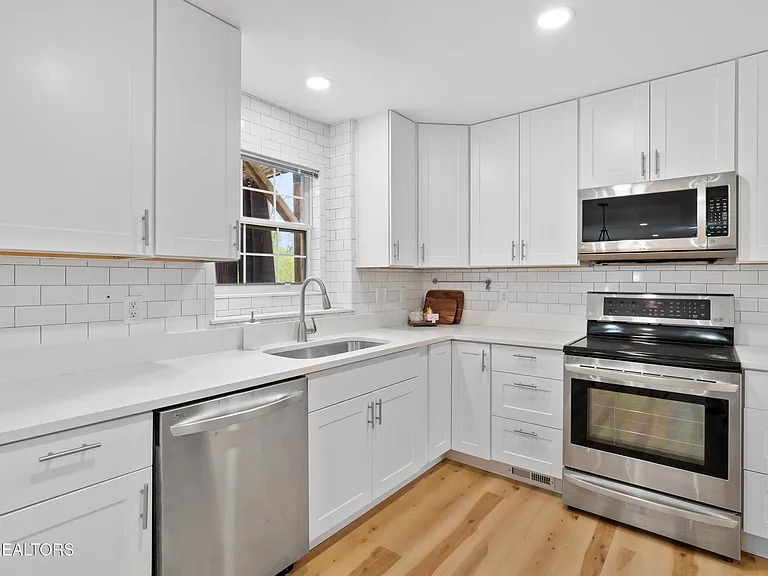 8860 Brucewood Ln — Photo 12