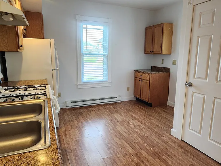 230 Scott Ave #A — Photo 36