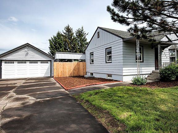 2nd image of 306 NE Damson Ave