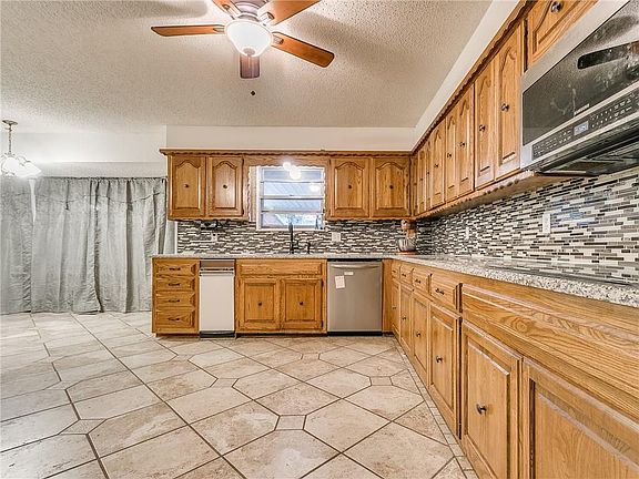 3rd image of 9909 Henderson Dr