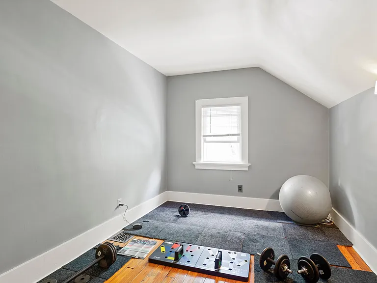 18 Calumet St — Photo 22
