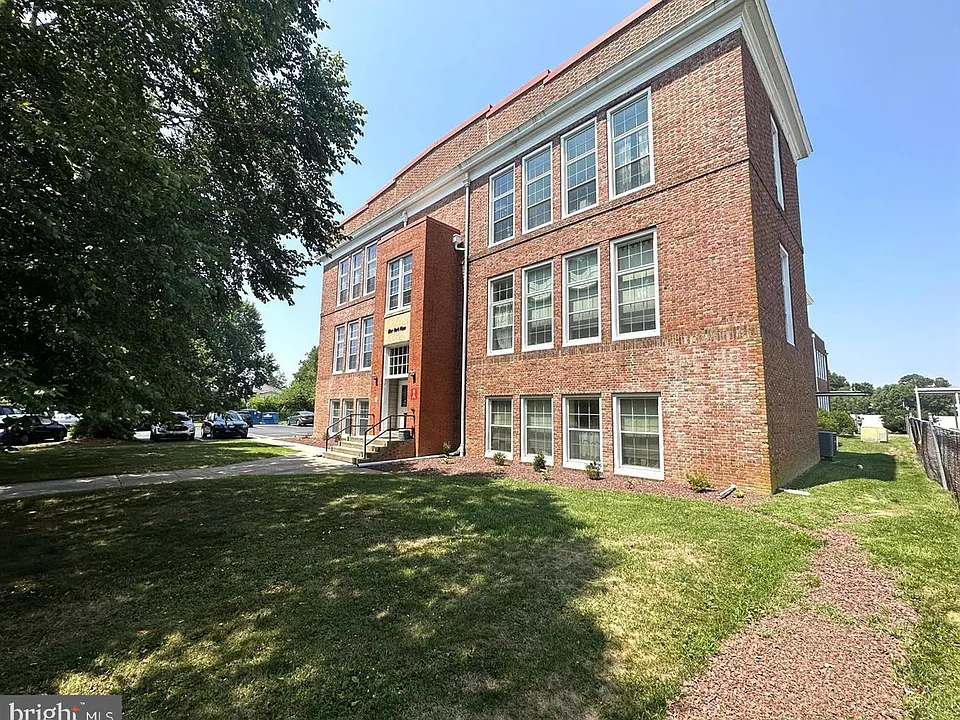 107 N School St #2F