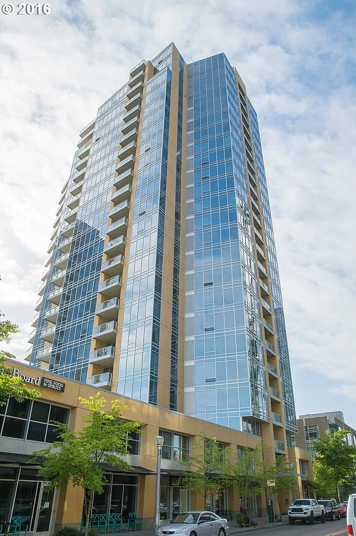 **One Month Free** Meriwether West - North Facing Studio With River/Bridge Views/Parking/Amenitie... — Photo 1