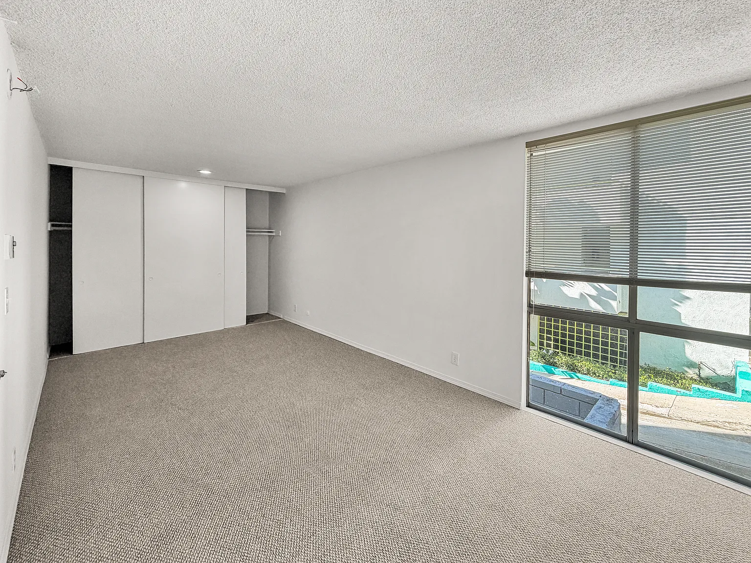 2210 N Beachwood Dr — Photo 1