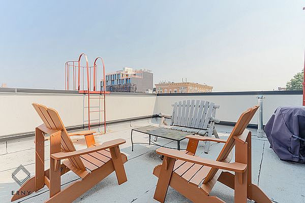 1st image of 445 Tompkins Ave #4