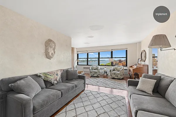 Sold by Triplemint | media 5