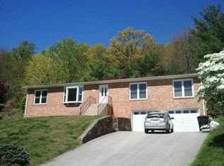 6402 Orchard View Ln, Roanoke, VA 24018