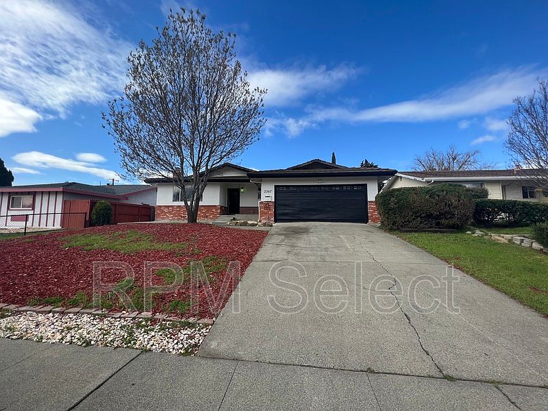 1st image of 2267 Fairfield Ave