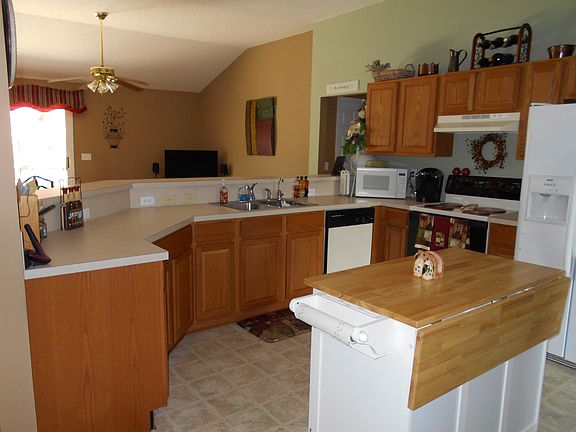 3rd image of 12584 Lake Gardens Dr