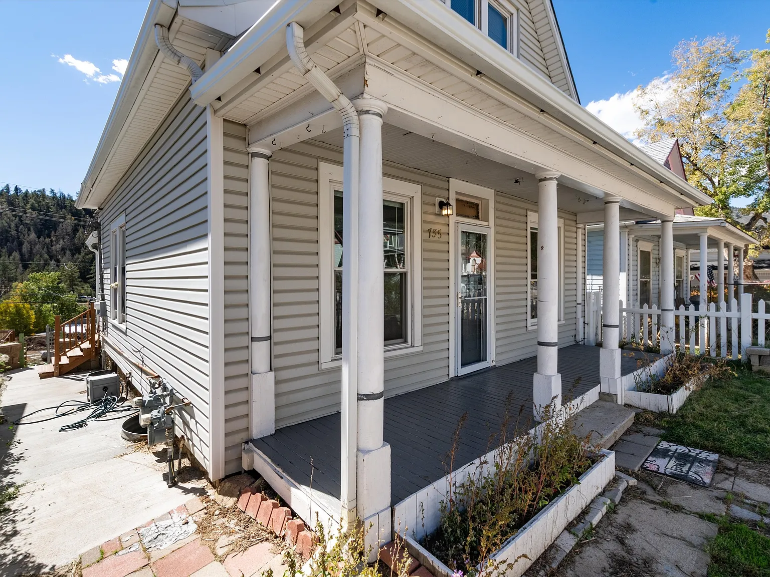 Colorado Blvd, 735, Upper Unit - Upper. — Photo 3