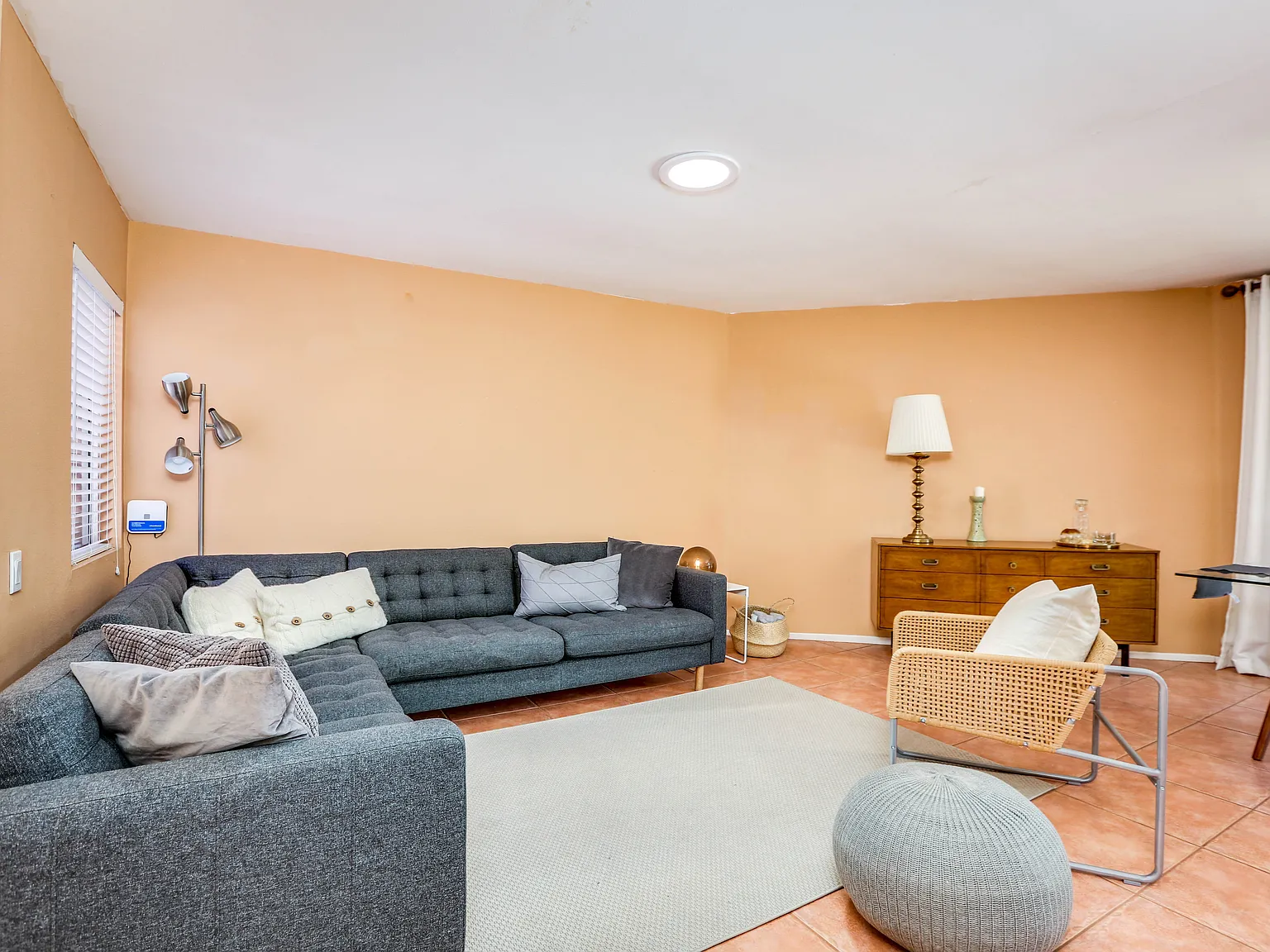 2 bed, 1100 sqft, $3,150 — Photo 3