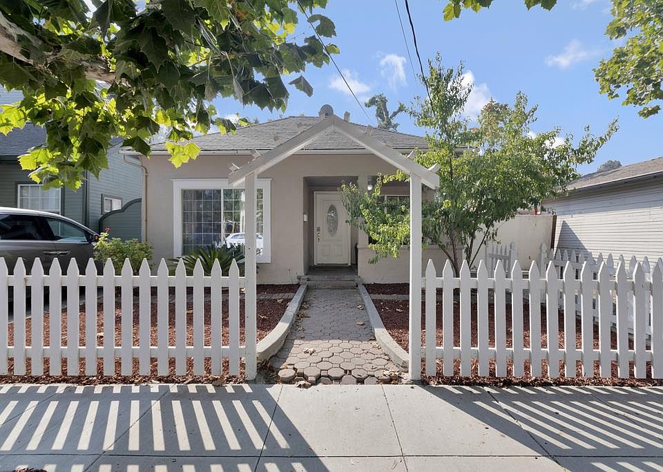 1st image of 558 Margaret St